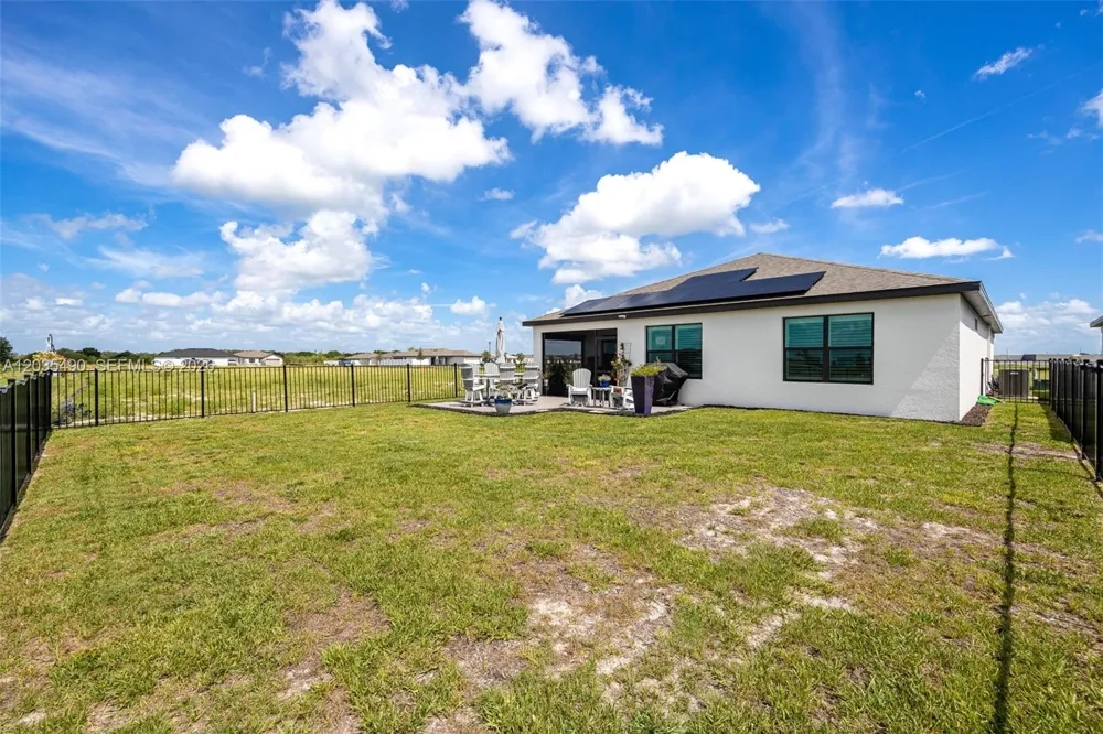 1243 Caloosa Cove Dr La Belle, FL 33935