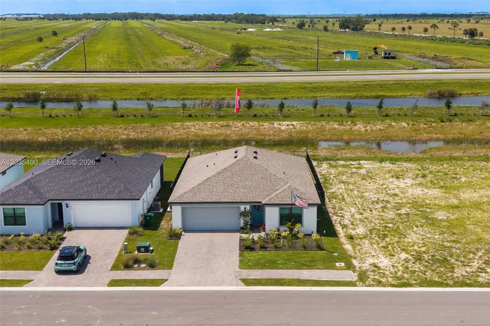 1243 Caloosa Cove Dr La Belle, FL 33935