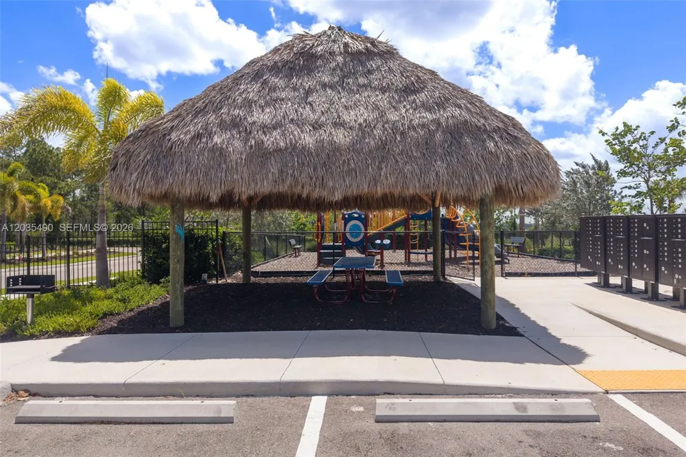1243 Caloosa Cove Dr La Belle, FL 33935