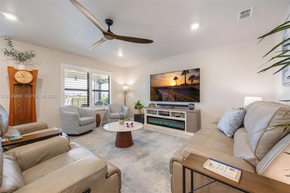 1243 Caloosa Cove Dr La Belle, FL 33935