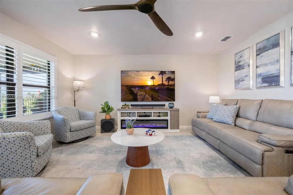 1243 Caloosa Cove Dr La Belle, FL 33935