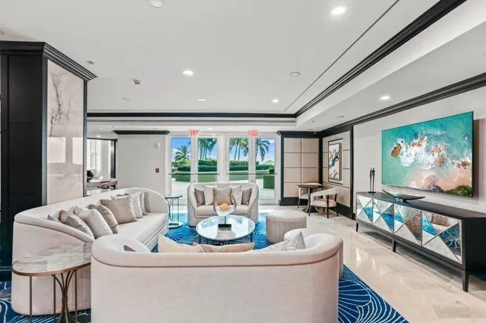1063 W Hillsboro Mile #115 Hillsboro Beach, FL 33062