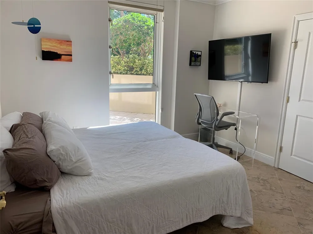 1063 W Hillsboro Mile #115 Hillsboro Beach, FL 33062