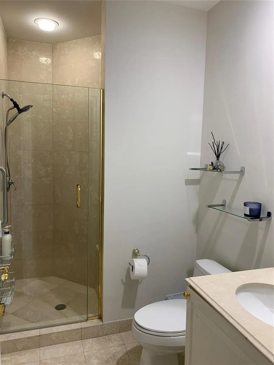 1063 W Hillsboro Mile #115 Hillsboro Beach, FL 33062