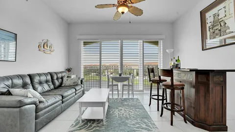 1 Harbour Isle Drive E #Ph2