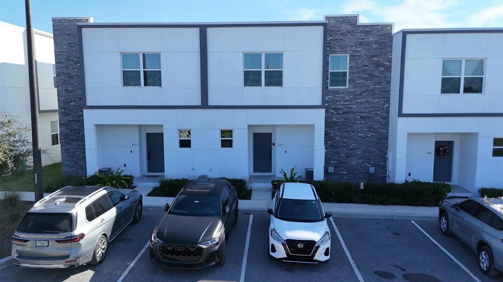 653 Trikomo Drive Davenport, FL 33896