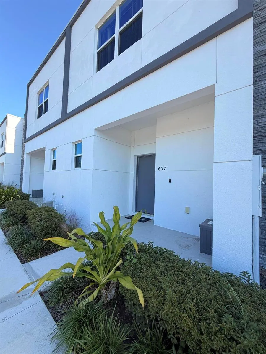 653 Trikomo Drive Davenport, FL 33896