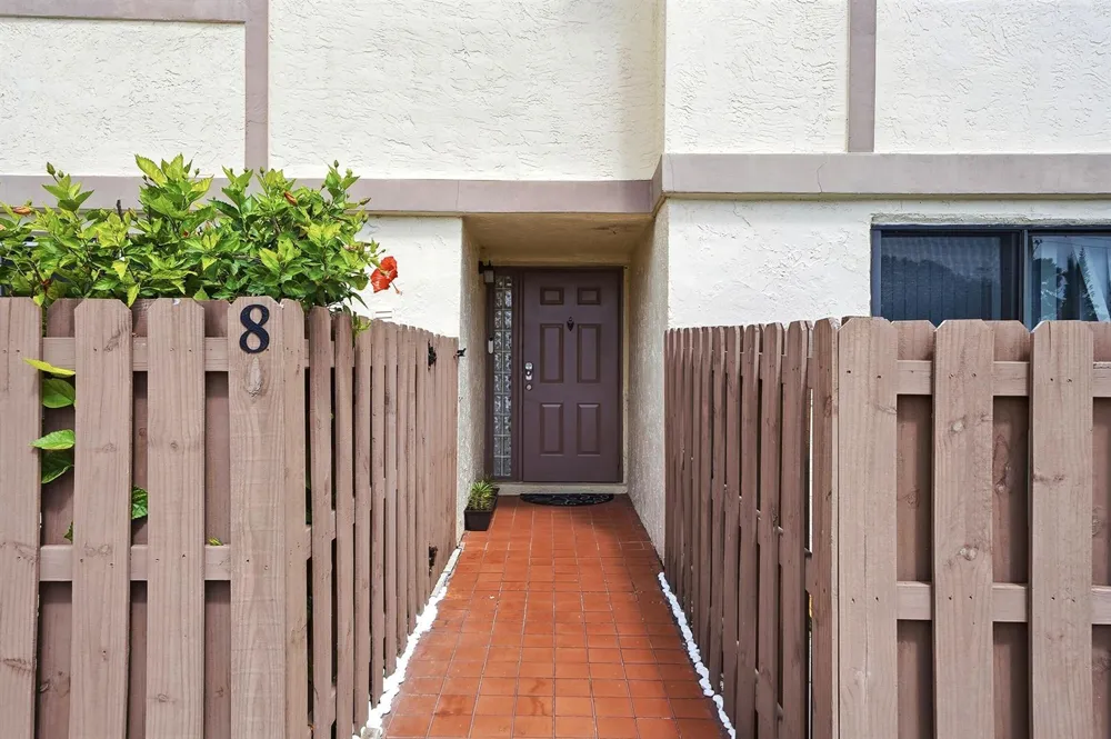 10875 NW 29th Manor #8 Sunrise, FL 33322