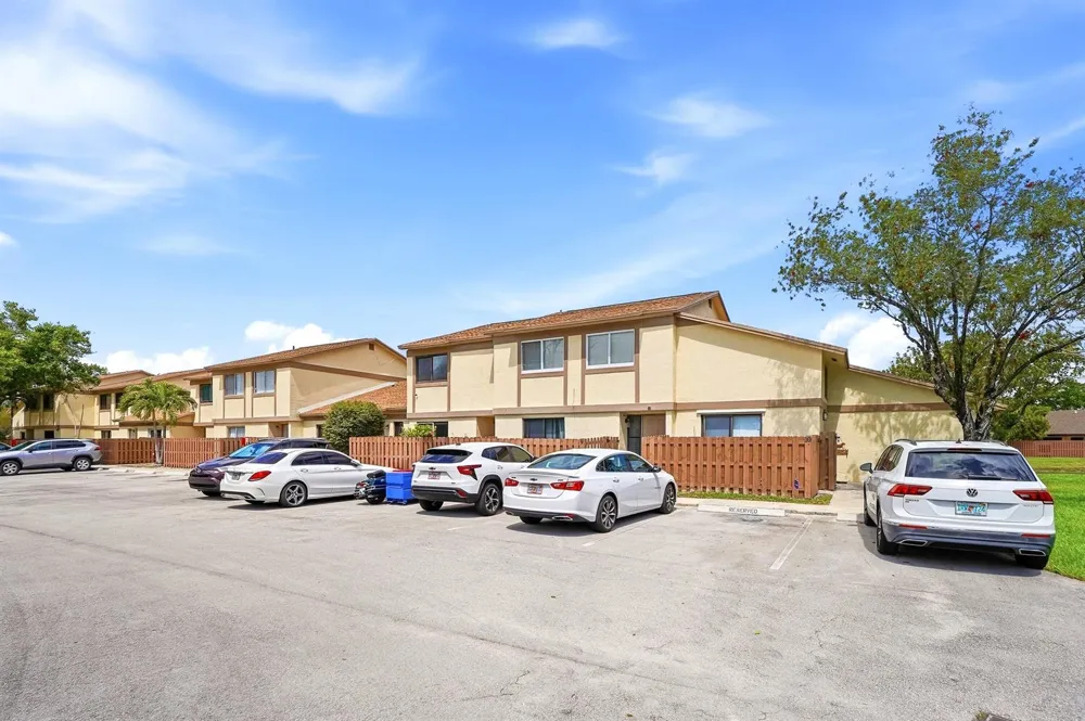 10875 NW 29th Manor #8 Sunrise, FL 33322