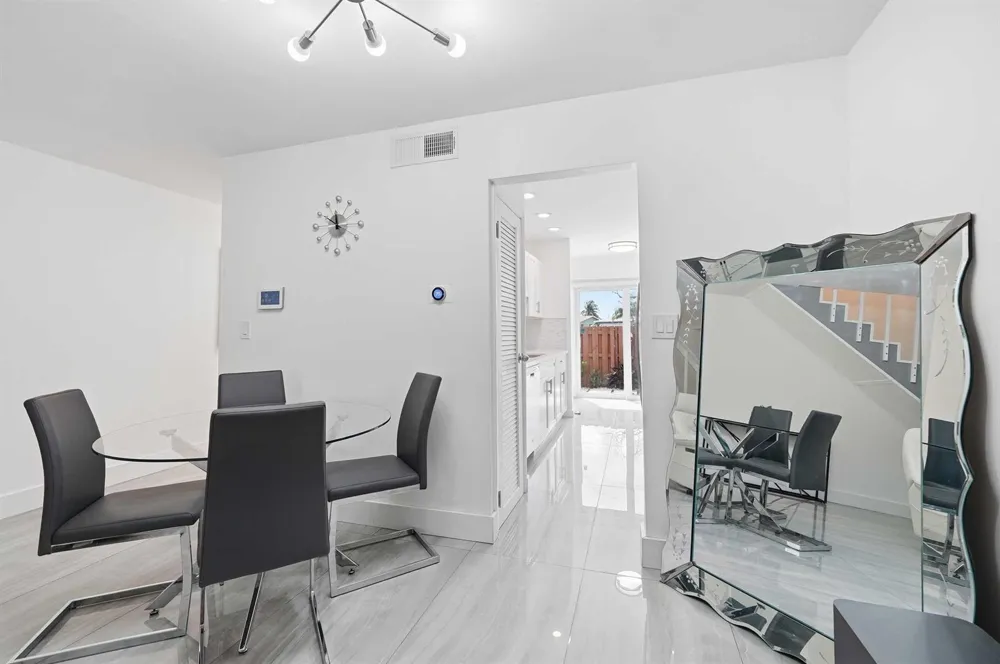 10875 NW 29th Manor #8 Sunrise, FL 33322
