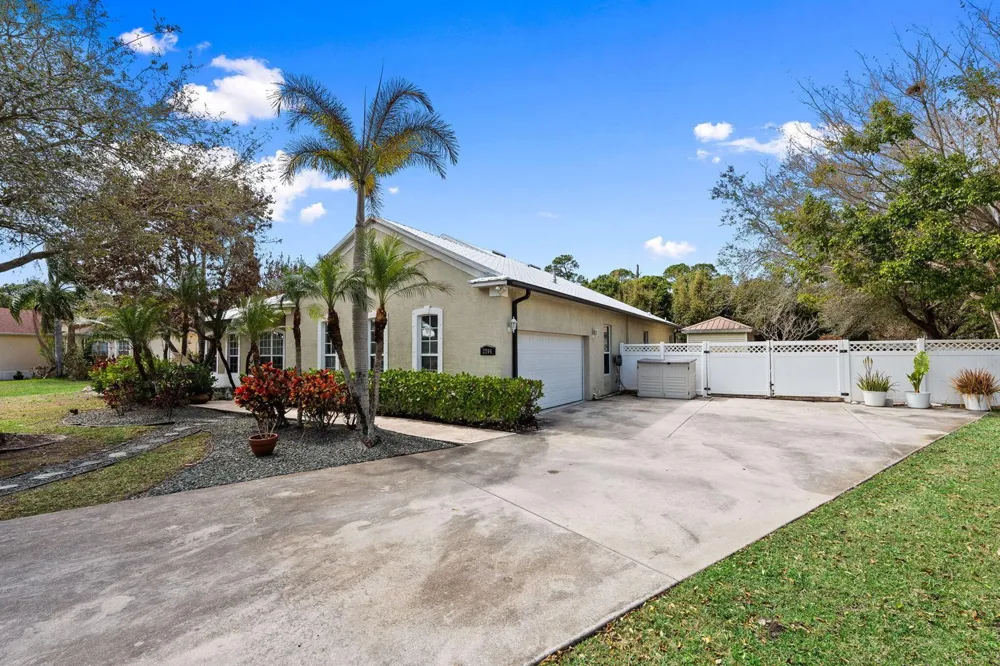 2704 Serenity Circle Fort Pierce, FL 34981