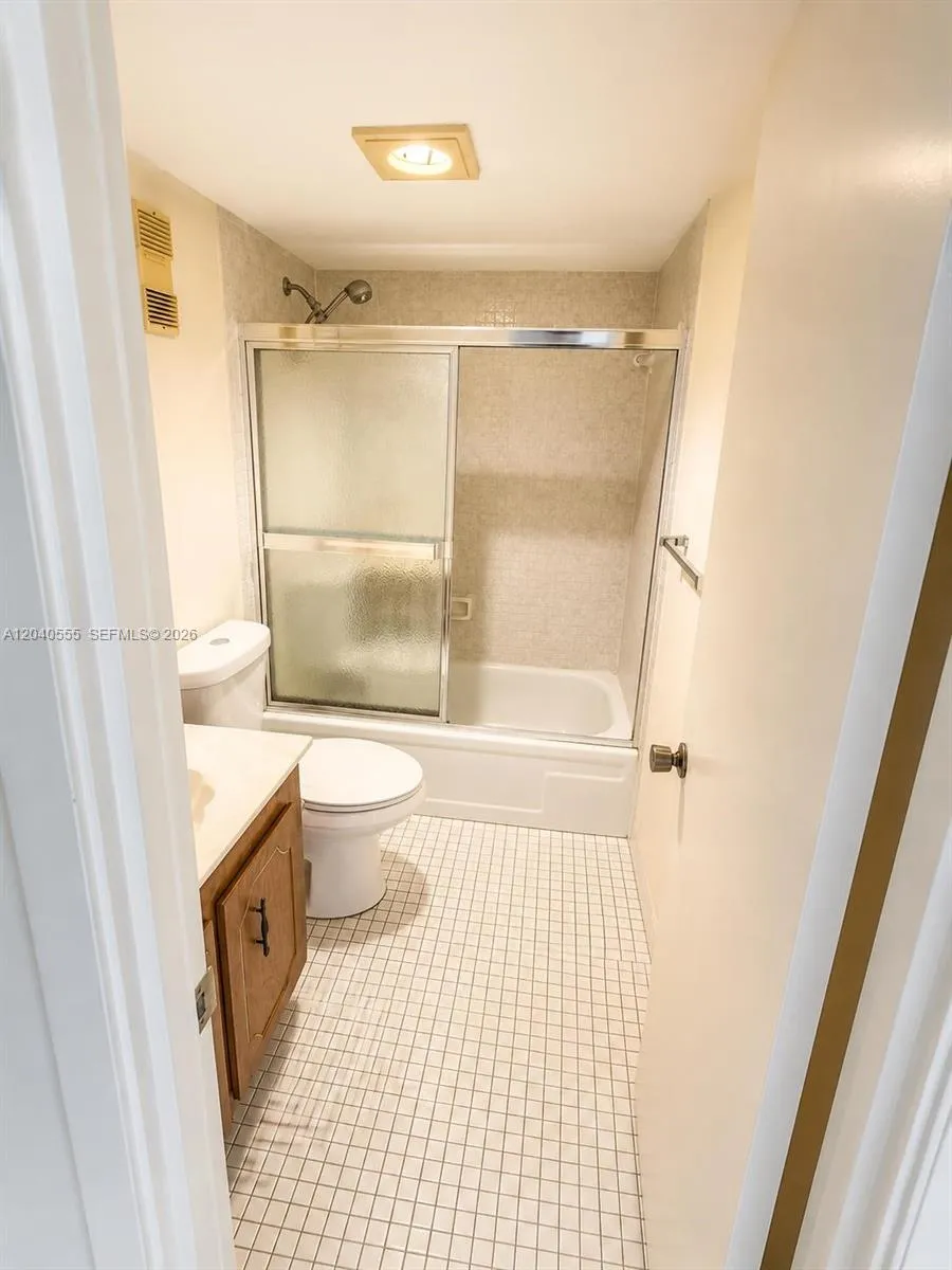 900 Saint Charles Pl #407 Pembroke Pines, FL 33026