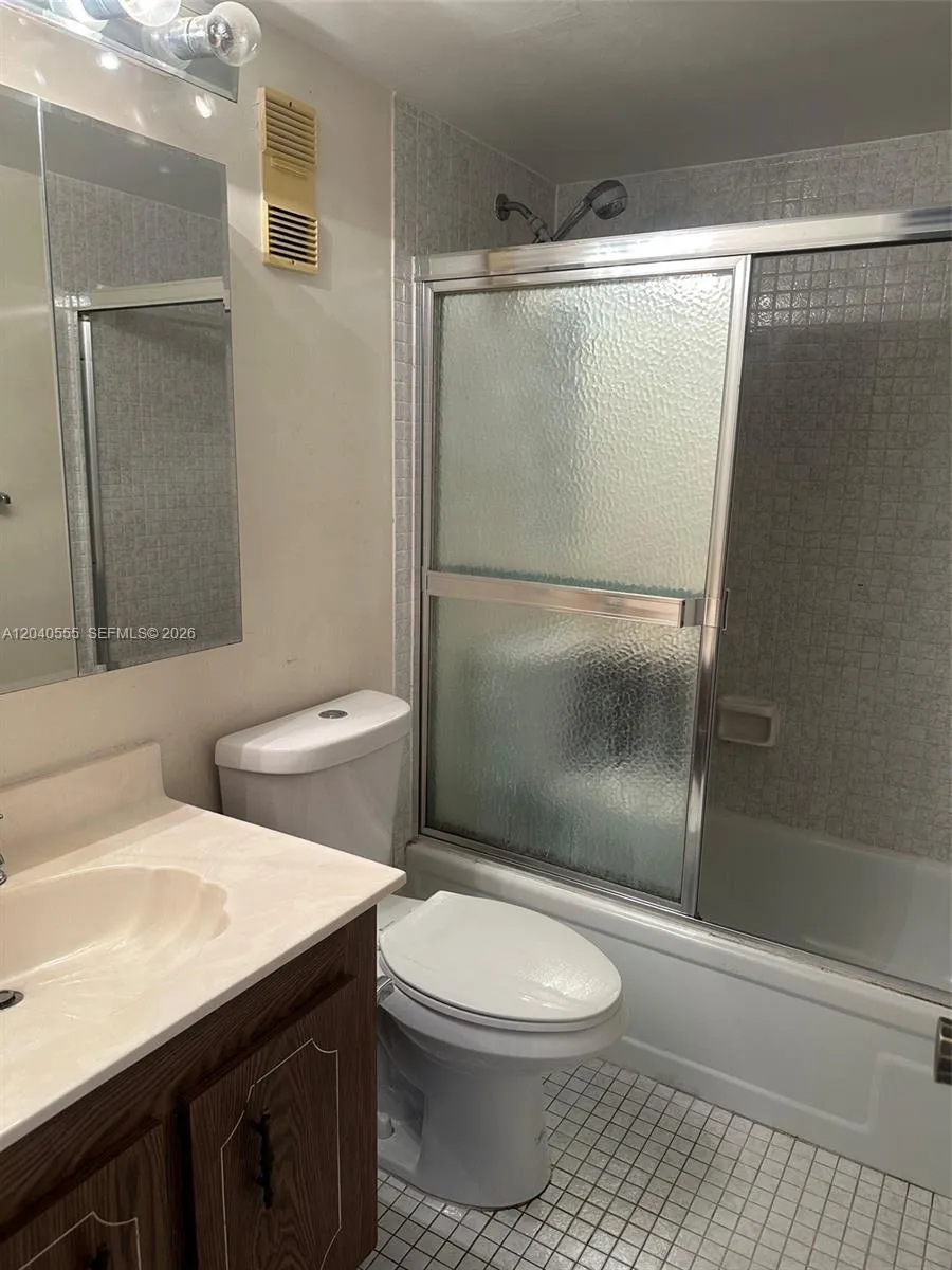900 Saint Charles Pl #407 Pembroke Pines, FL 33026
