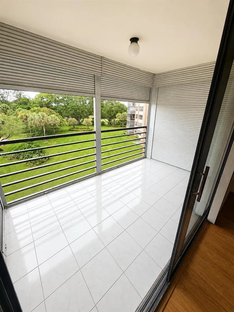900 Saint Charles Pl #407 Pembroke Pines, FL 33026