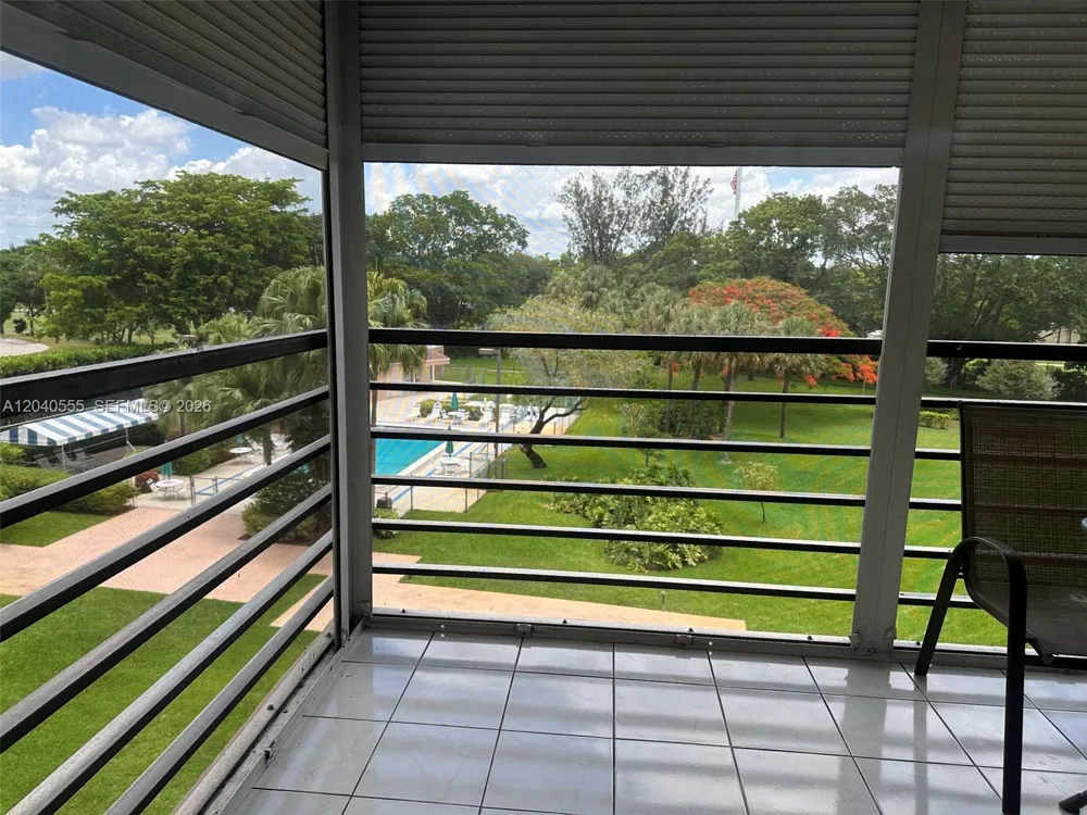 900 Saint Charles Pl #407 Pembroke Pines, FL 33026