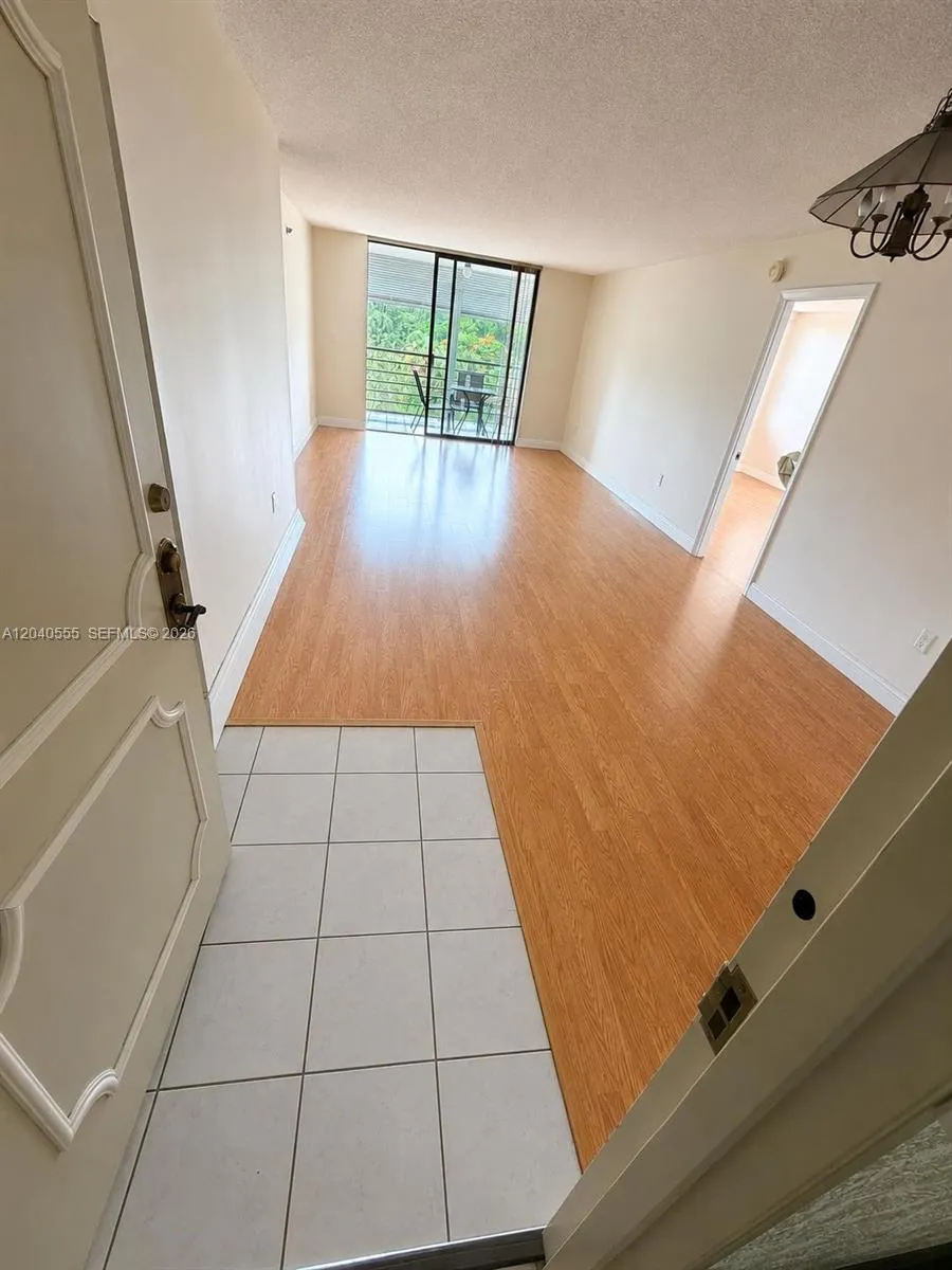 900 Saint Charles Pl #407 Pembroke Pines, FL 33026