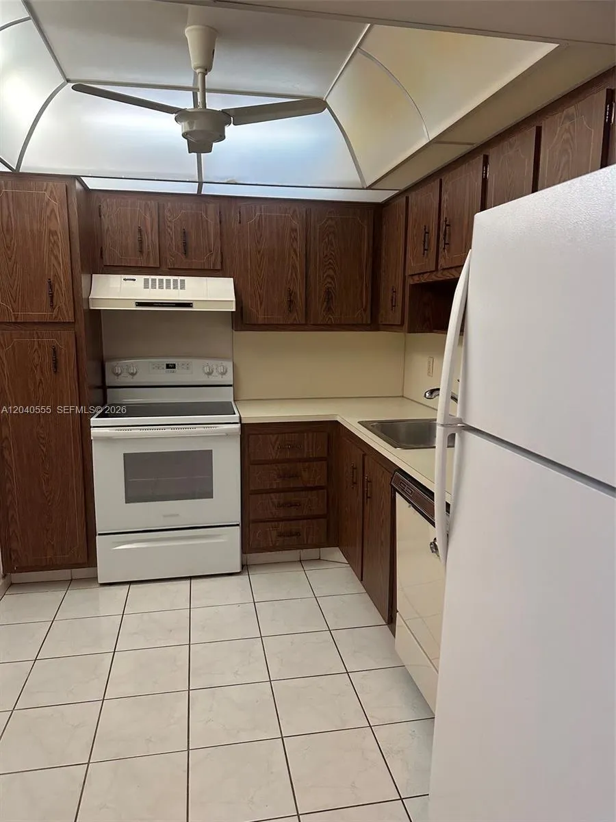 900 Saint Charles Pl #407 Pembroke Pines, FL 33026