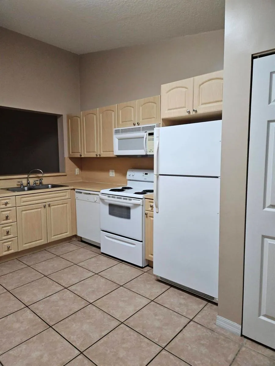 7900 NW 6th Street #205 Pembroke Pines, FL 33024