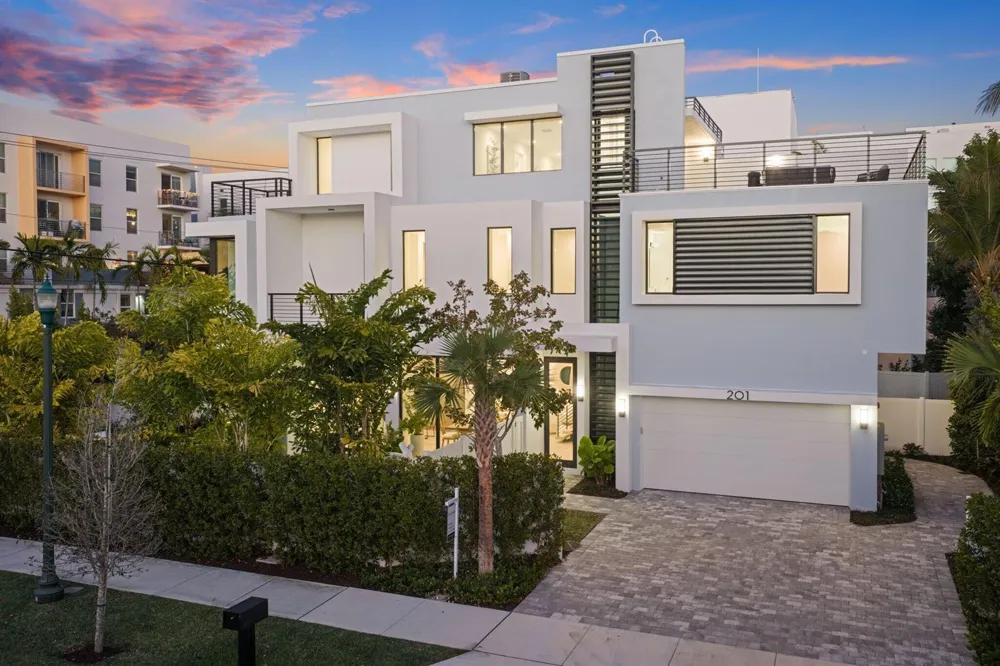 201 SE 4th Avenue Delray Beach, FL 33483