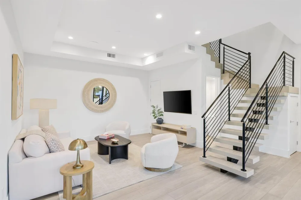 201 SE 4th Avenue Delray Beach, FL 33483