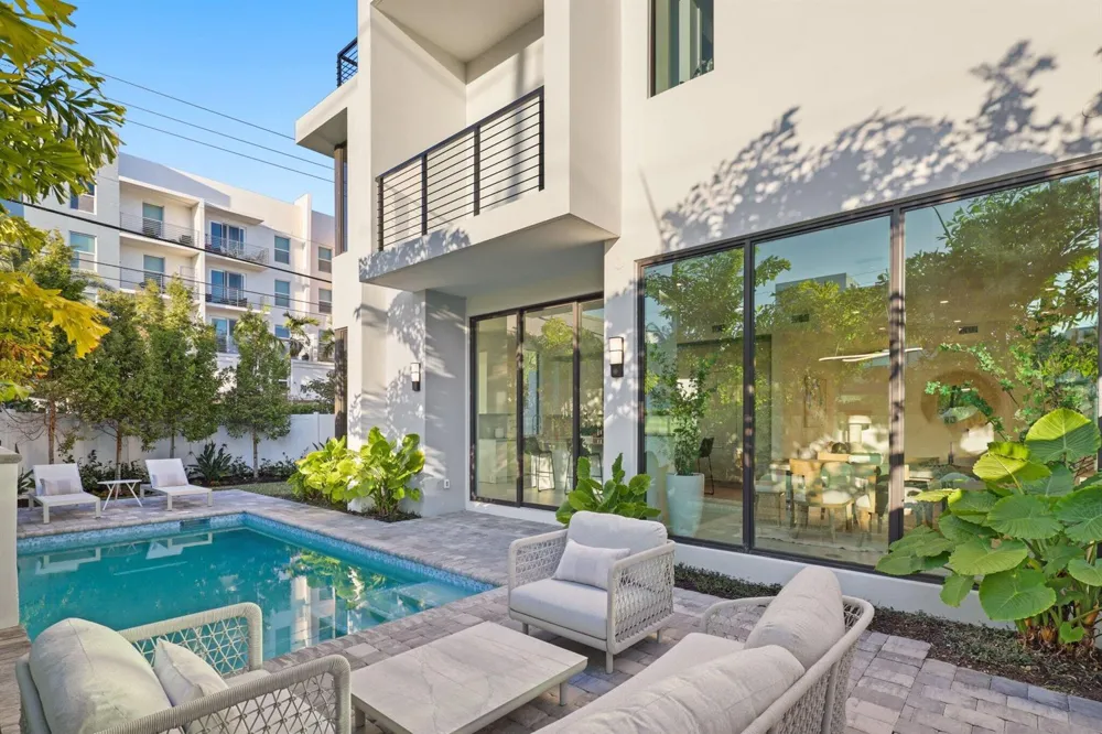 201 SE 4th Avenue Delray Beach, FL 33483
