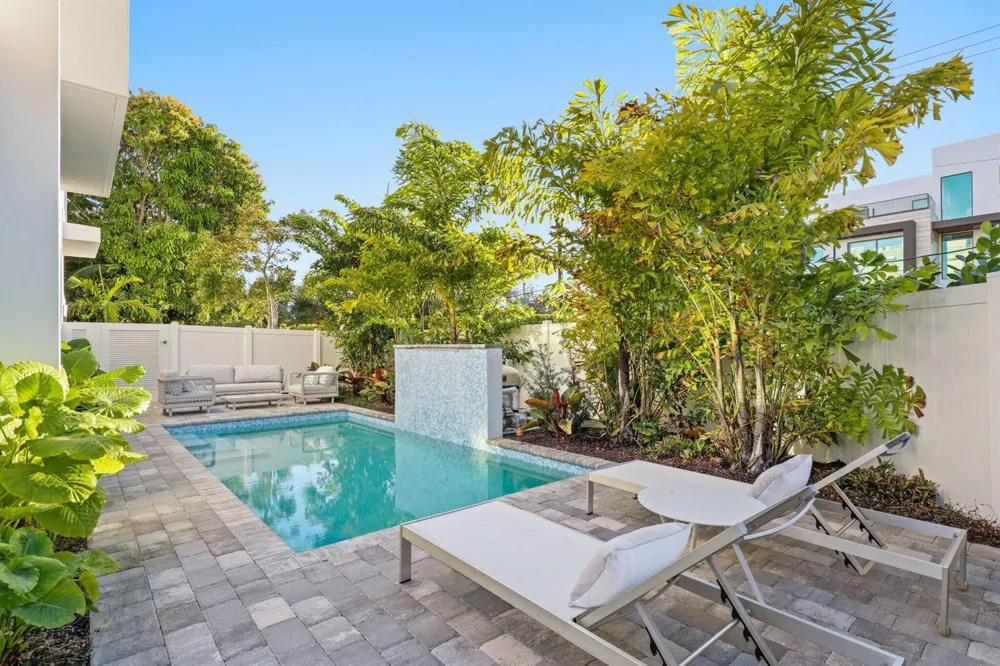 201 SE 4th Avenue Delray Beach, FL 33483
