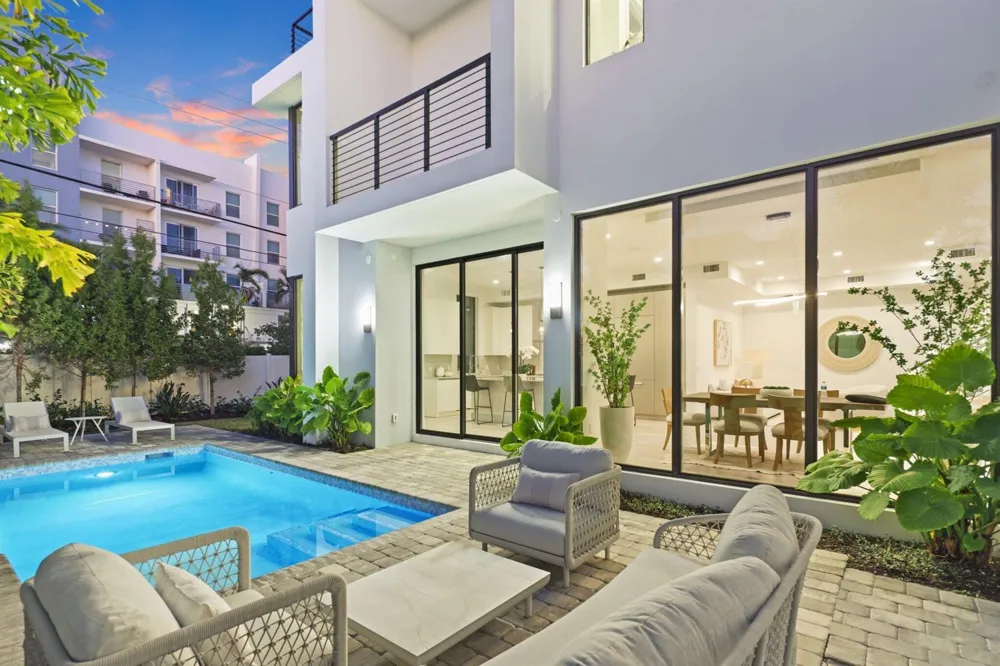 201 SE 4th Avenue Delray Beach, FL 33483
