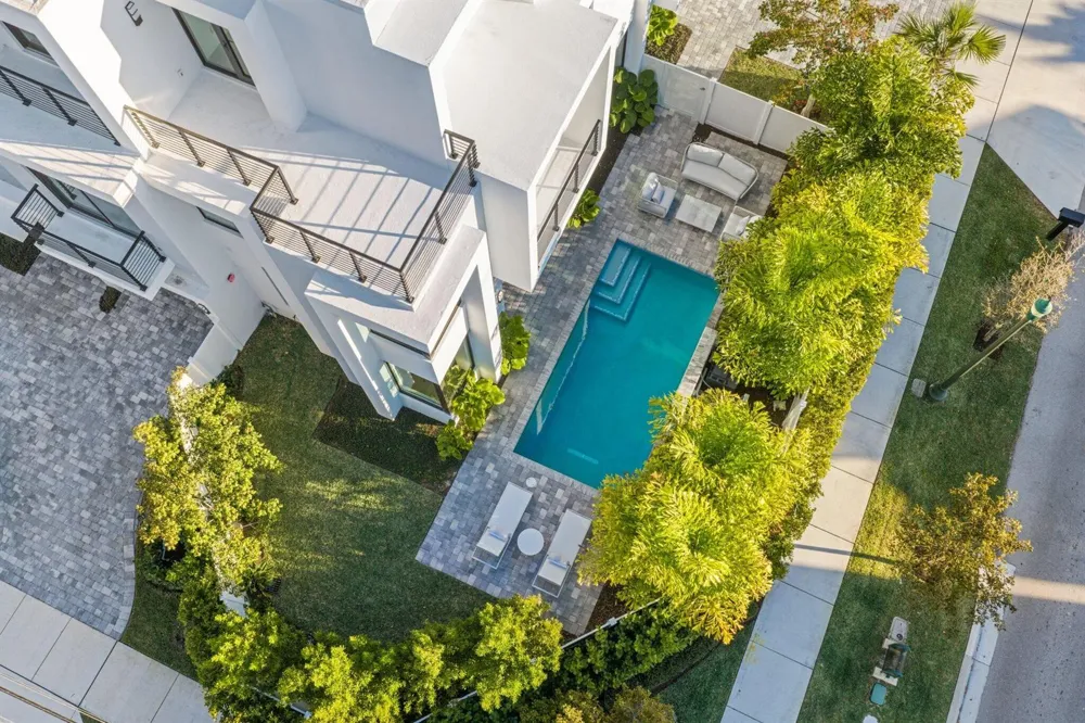 201 SE 4th Avenue Delray Beach, FL 33483