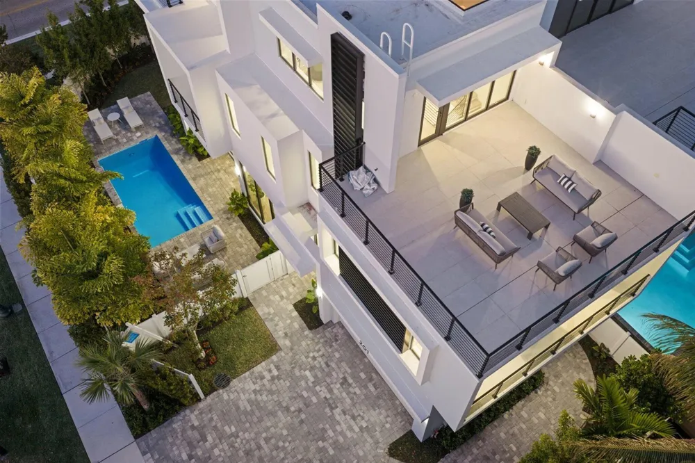 201 SE 4th Avenue Delray Beach, FL 33483