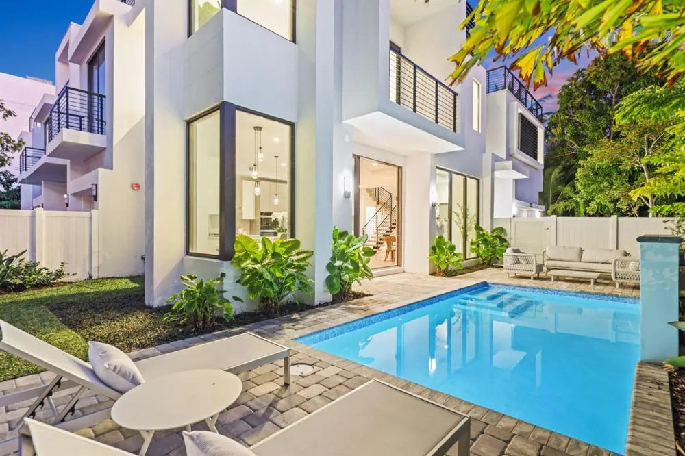 201 SE 4th Avenue Delray Beach, FL 33483