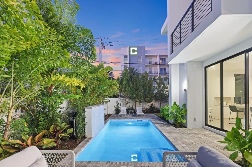 201 SE 4th Avenue Delray Beach, FL 33483