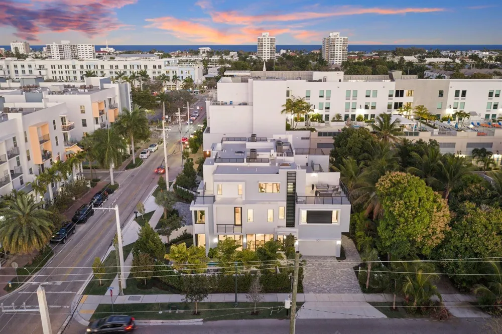 201 SE 4th Avenue Delray Beach, FL 33483