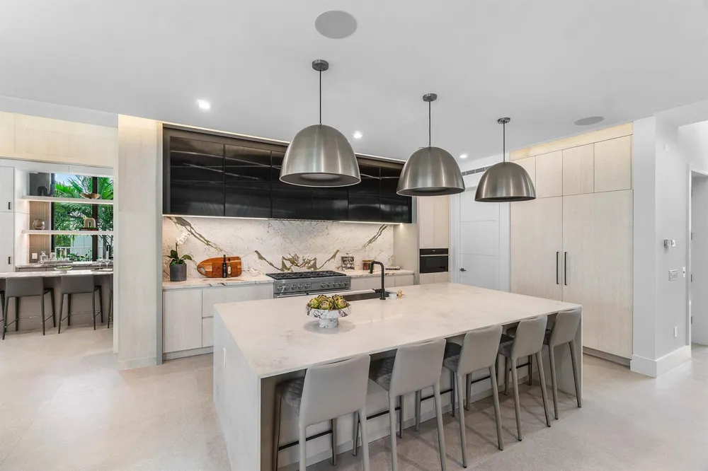 810 Palm Trail Delray Beach, FL 33483