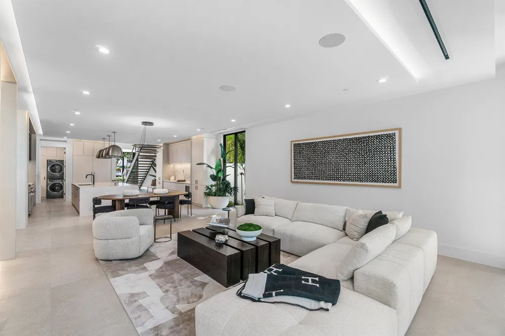 810 Palm Trail Delray Beach, FL 33483