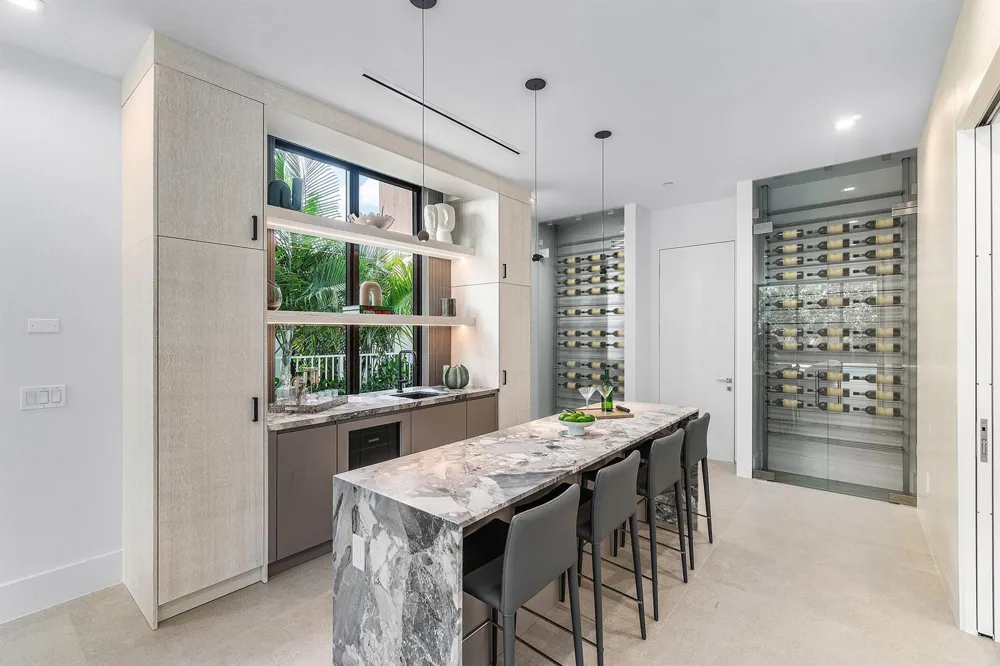 810 Palm Trail Delray Beach, FL 33483
