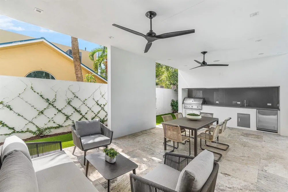 810 Palm Trail Delray Beach, FL 33483