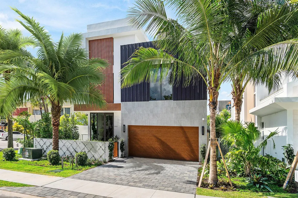 810 Palm Trail Delray Beach, FL 33483