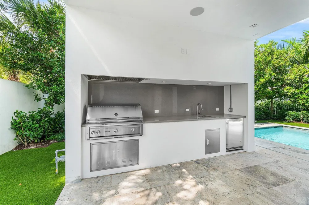 810 Palm Trail Delray Beach, FL 33483