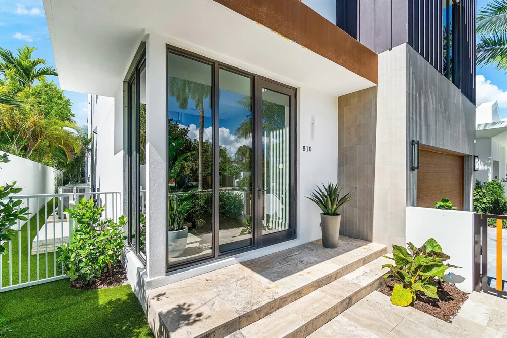 810 Palm Trail Delray Beach, FL 33483