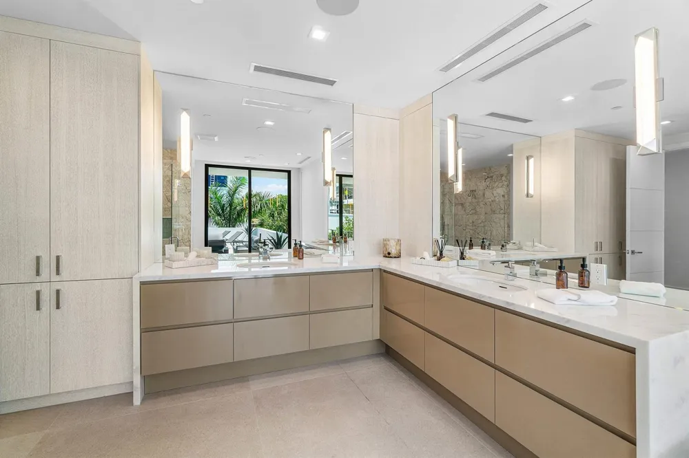 810 Palm Trail Delray Beach, FL 33483