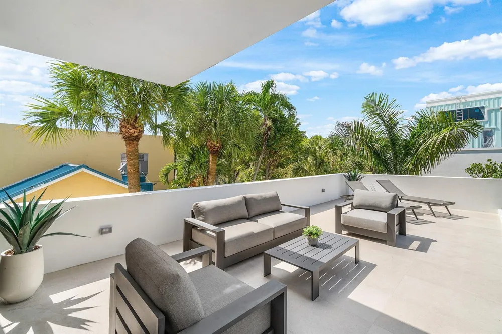 810 Palm Trail Delray Beach, FL 33483