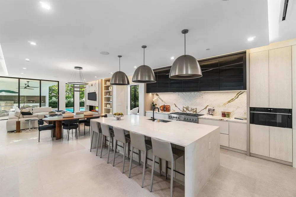 810 Palm Trail Delray Beach, FL 33483