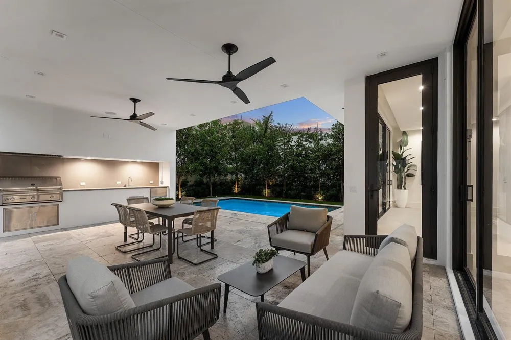 810 Palm Trail Delray Beach, FL 33483