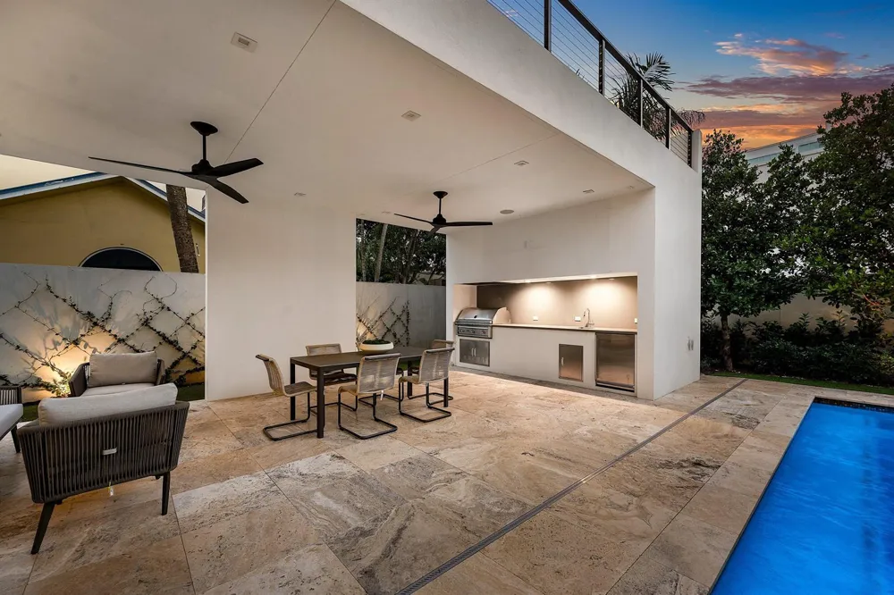 810 Palm Trail Delray Beach, FL 33483
