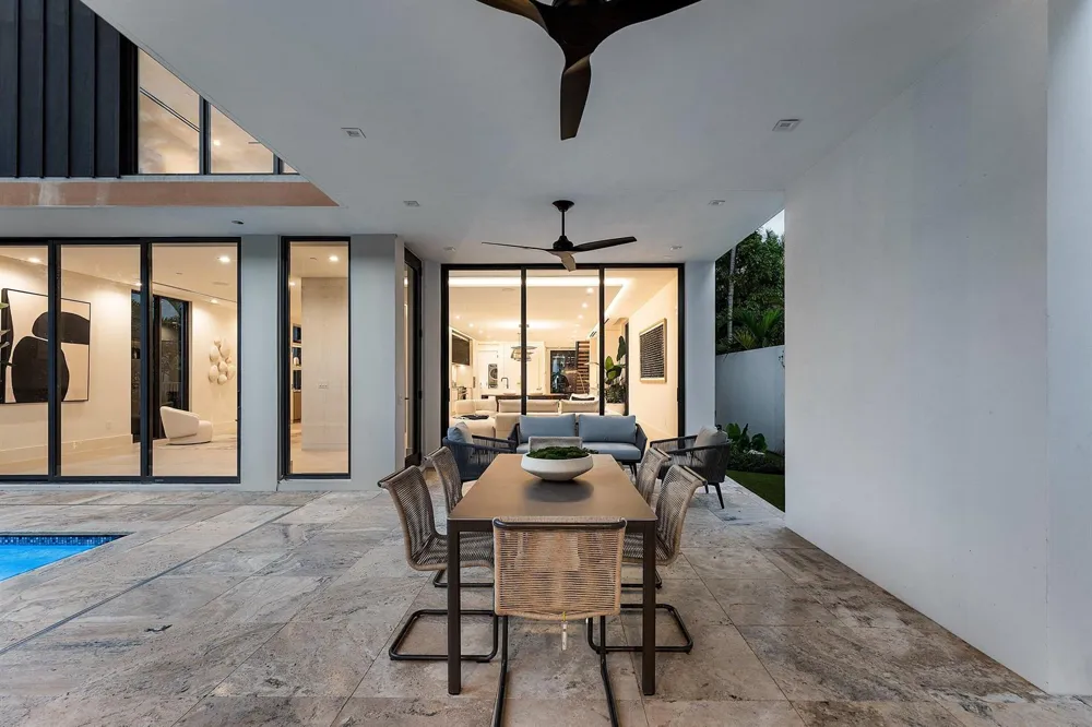 810 Palm Trail Delray Beach, FL 33483