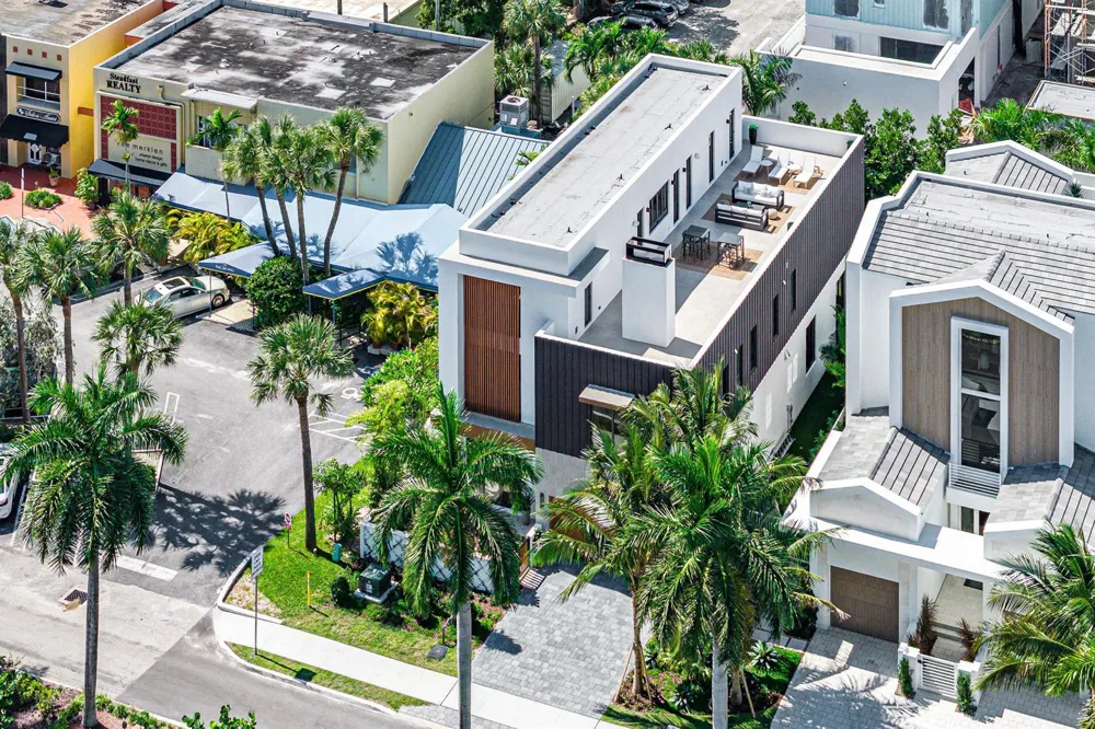 810 Palm Trail Delray Beach, FL 33483