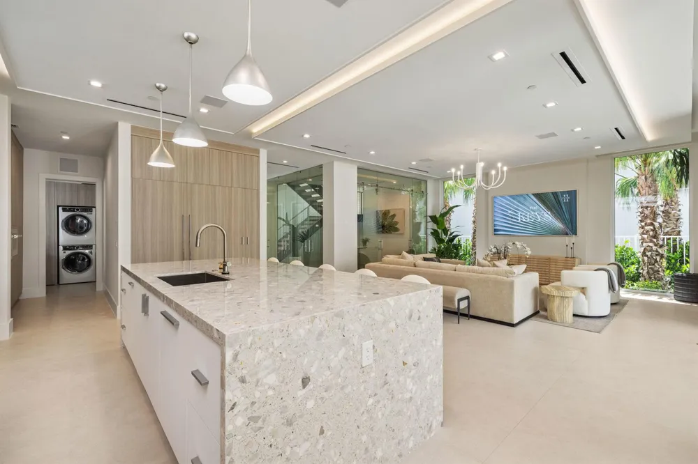 812 Palm Trail Delray Beach, FL 33483