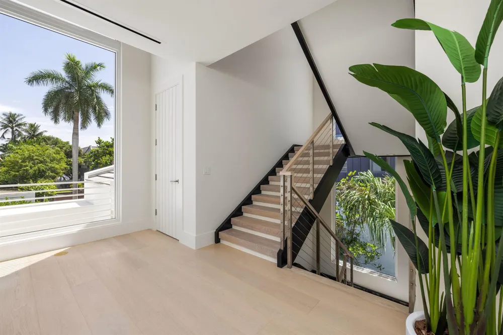 812 Palm Trail Delray Beach, FL 33483