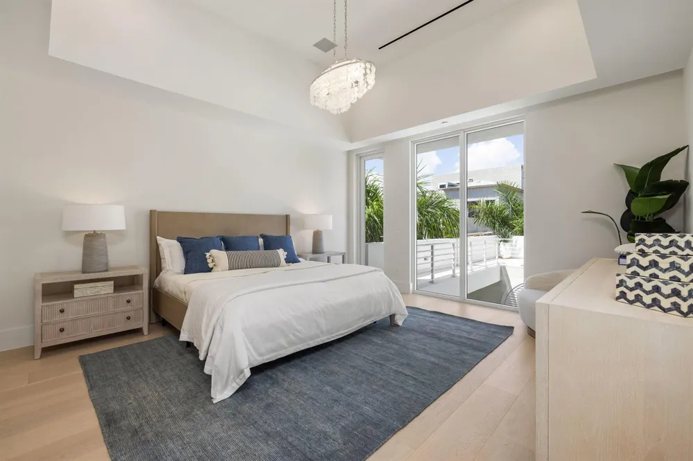 812 Palm Trail Delray Beach, FL 33483