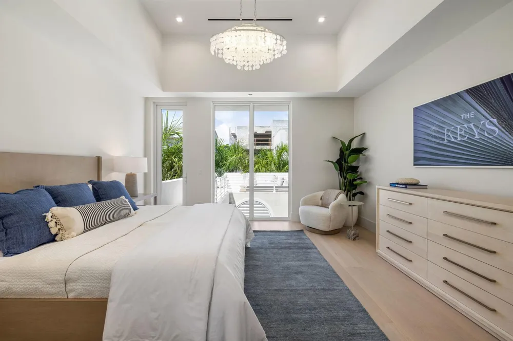 812 Palm Trail Delray Beach, FL 33483